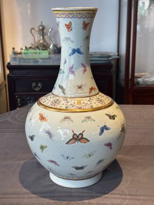 A Chinese famille rose 'butterfly' bottle vase, Guangxu mark and of the period — photo 3