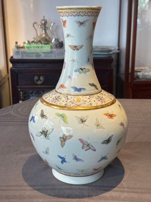 A Chinese famille rose 'butterfly' bottle vase, Guangxu mark and of the period — photo 4