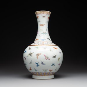 A Chinese famille rose 'butterfly' bottle vase, Guangxu mark and of the period — photo 3