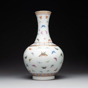 A Chinese famille rose 'butterfly' bottle vase, Guangxu mark and of the period — photo 4