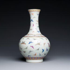 A Chinese famille rose 'butterfly' bottle vase, Guangxu mark and of the period — 照片 3