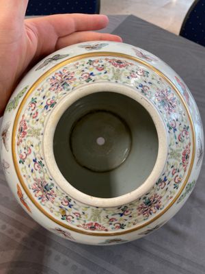 A Chinese famille rose 'butterfly' vase, Guangxu mark and of the period — photo 8