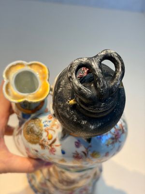 A Chinese famille rose candle holder in the shape of a court lady holding a 'Gu' vase, Qianlong — photo 21
