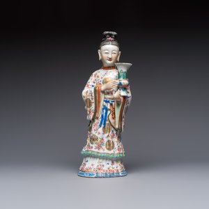 A Chinese famille rose candle holder in the shape of a court lady holding a 'Gu' vase, Qianlong — photo 2