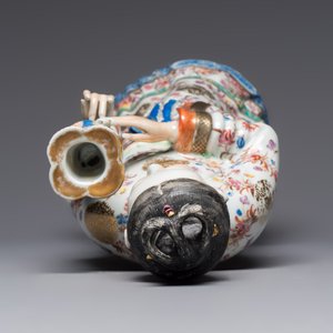 A Chinese famille rose candle holder in the shape of a court lady holding a 'Gu' vase, Qianlong — photo 6