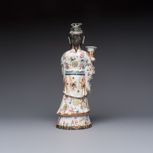 A Chinese famille rose candle holder in the shape of a court lady holding a 'Gu' vase, Qianlong — photo 4