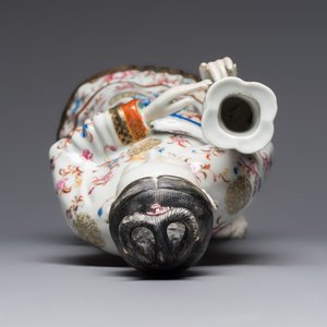 A Chinese famille rose candle holder in the shape of a court lady holding a 'Gu' vase, Qianlong — photo 6