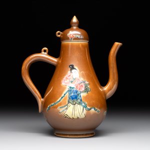 A Chinese famille rose capucin-brown-ground 'Magu' ewer and cover, Yongzheng/Qianlong — photo 3