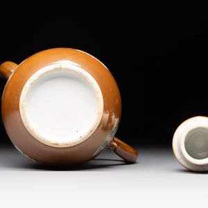 A Chinese famille rose capucin-brown-ground 'Magu' ewer and cover, Yongzheng/Qianlong — photo 6