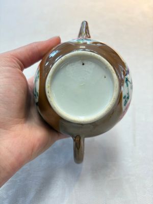 A Chinese famille rose capucin-brown-ground teapot and a Yixing stoneware teapot, Kangxi/Qianlong — 照片 7