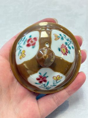A Chinese famille rose capucin-brown-ground teapot and a Yixing stoneware teapot, Kangxi/Qianlong — 照片 8