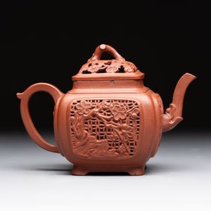 A Chinese famille rose capucin-brown-ground teapot and a Yixing stoneware teapot, Kangxi/Qianlong — 照片 11