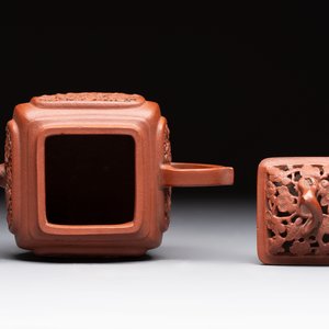 A Chinese famille rose capucin-brown-ground teapot and a Yixing stoneware teapot, Kangxi/Qianlong — 照片 13