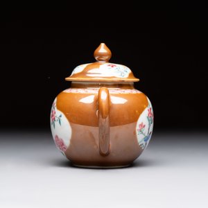 A Chinese famille rose capucin-brown-ground teapot and a Yixing stoneware teapot, Kangxi/Qianlong — 照片 4