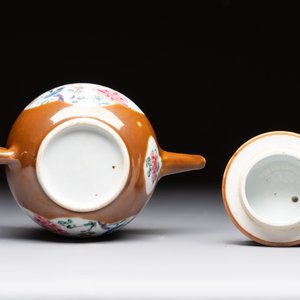 A Chinese famille rose capucin-brown-ground teapot and a Yixing stoneware teapot, Kangxi/Qianlong — 照片 8