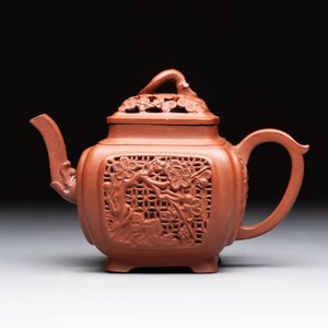 A Chinese famille rose capucin-brown-ground teapot and a Yixing stoneware teapot, Kangxi/Qianlong — 照片 9