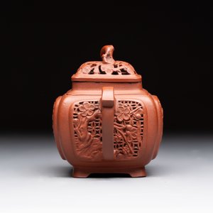 A Chinese famille rose capucin-brown-ground teapot and a Yixing stoneware teapot, Kangxi/Qianlong — 照片 10