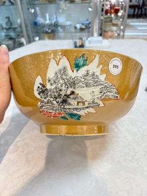 A Chinese famille rose capucin-ground bowl with landscape design, Qianlong — photo 1