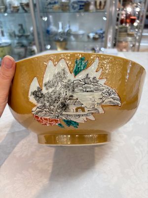 A Chinese famille rose capucin-ground bowl with landscape design, Qianlong — photo 3