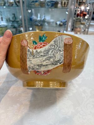 A Chinese famille rose capucin-ground bowl with landscape design, Qianlong — photo 4