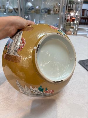 A Chinese famille rose capucin-ground bowl with landscape design, Qianlong — photo 10