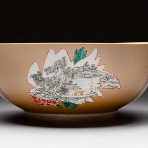 A Chinese famille rose capucin-ground bowl with landscape design, Qianlong — photo 2