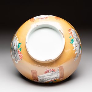 A Chinese famille rose capucin-ground bowl with landscape design, Qianlong — photo 7