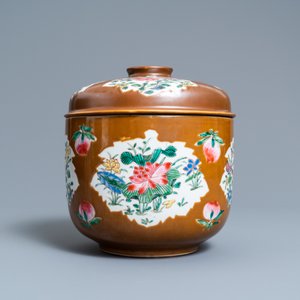 A Chinese famille rose capucine brown-ground bowl and cover, Qianlong — 照片 2