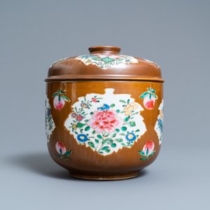 A Chinese famille rose capucine brown-ground bowl and cover, Qianlong — 照片 3