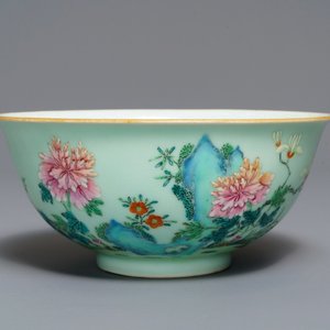 A Chinese famille rose celadon-ground bowl with floral design, Qianlong mark, 19/20th C. — 照片 1
