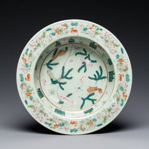 A Chinese famille rose celadon-ground 'carps' basin, 19th C. — 照片 1