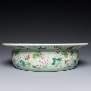 A Chinese famille rose celadon-ground 'carps' basin, 19th C. — 照片 5