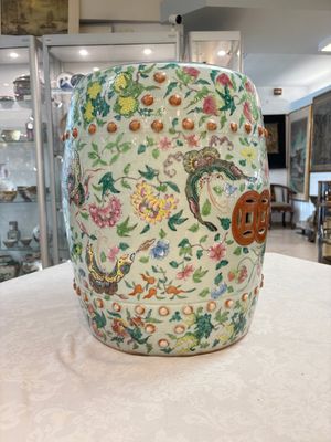 A Chinese famille rose celadon-ground garden seat, 19th C. — photo 8