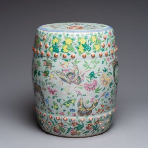 A Chinese famille rose celadon-ground garden seat, 19th C. — photo 2