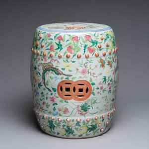 A Chinese famille rose celadon-ground garden seat, 19th C. — photo 3