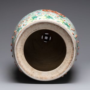 A Chinese famille rose celadon-ground garden seat, 19th C. — photo 6