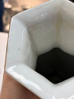 A Chinese famille rose celadon-ground hexagonal vase and a famille rose stem bowl, 19th C. — foto 14
