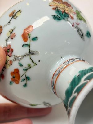 A Chinese famille rose celadon-ground hexagonal vase and a famille rose stem bowl, 19th C. — foto 25
