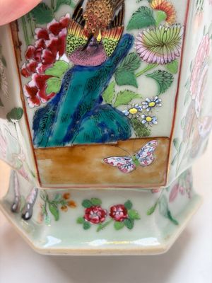 A Chinese famille rose celadon-ground hexagonal vase and a famille rose stem bowl, 19th C. — foto 7