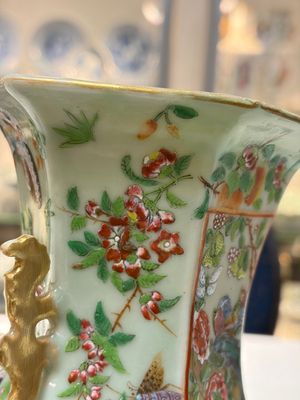 A Chinese famille rose celadon-ground hexagonal vase and a famille rose stem bowl, 19th C. — foto 8