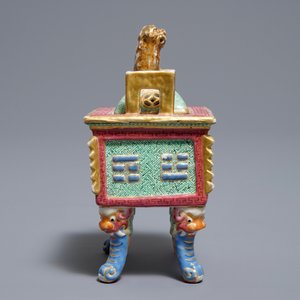 A Chinese famille rose censer and cover, 19th C. — 照片 2