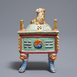 A Chinese famille rose censer and cover, 19th C. — 照片 3