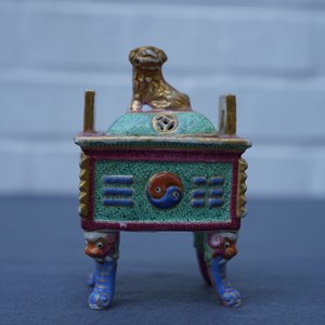 A Chinese famille rose censer and cover, 19th C. — 照片 8