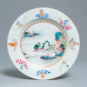 A Chinese famille rose charger with immortals and a landscape, Qianlong — 照片 1