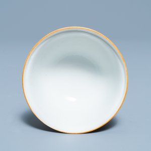 A Chinese famille rose 'chicken' cup, Qianlong mark, 19/20th C. — photo 6