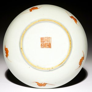 A Chinese famille rose chicken plate, Jiaqing mark, 19th C. — 照片 2