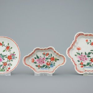 A Chinese famille rose children's part tea service, Qianlong, 18th C. — photo 2