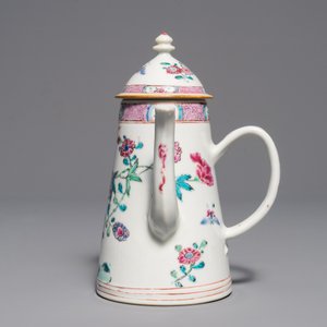 A Chinese famille rose chocolate jug and cover, Yongzheng — photo 2
