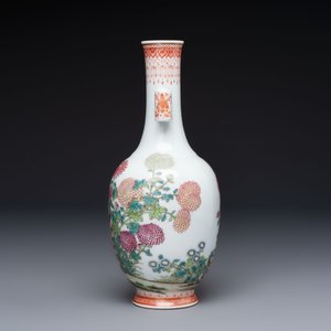 A Chinese famille rose ‘Chrysanthemums’ arrow vase, Yongzheng mark, 20th C. — photo 2