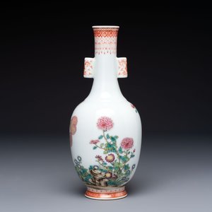 A Chinese famille rose ‘Chrysanthemums’ arrow vase, Yongzheng mark, 20th C. — photo 3